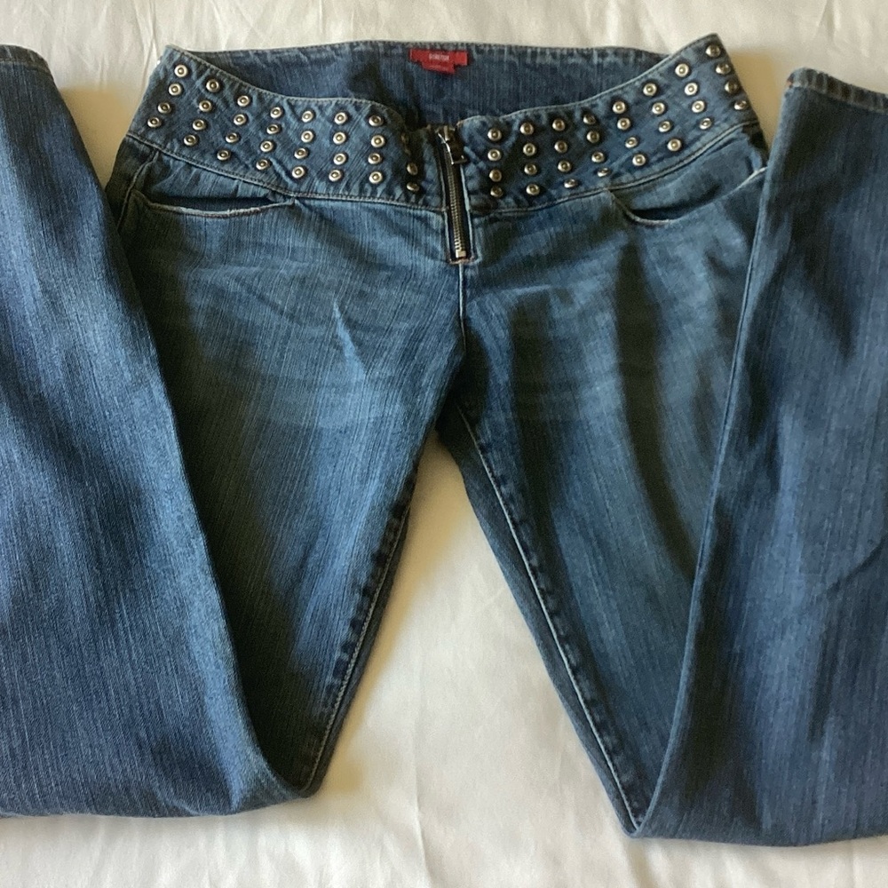 NWOT GUESS Studded Women’s Blue Jeans 🤩🥰